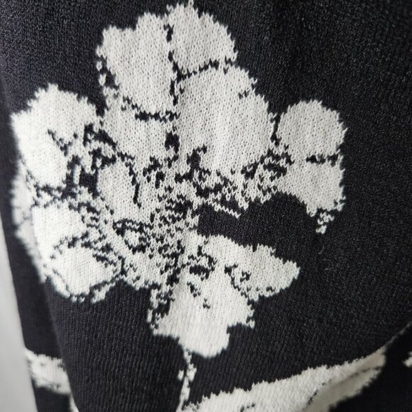 Chico's Size Large Black & White Floral V-Neck Career Tank Sleeveless Top - Picture 3 of 6